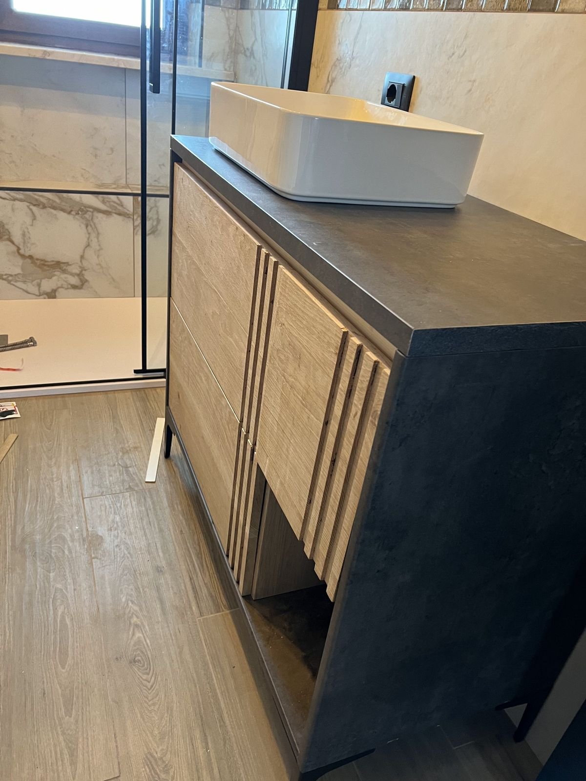 Il mobile del bagno di Marco, nel dettaglio