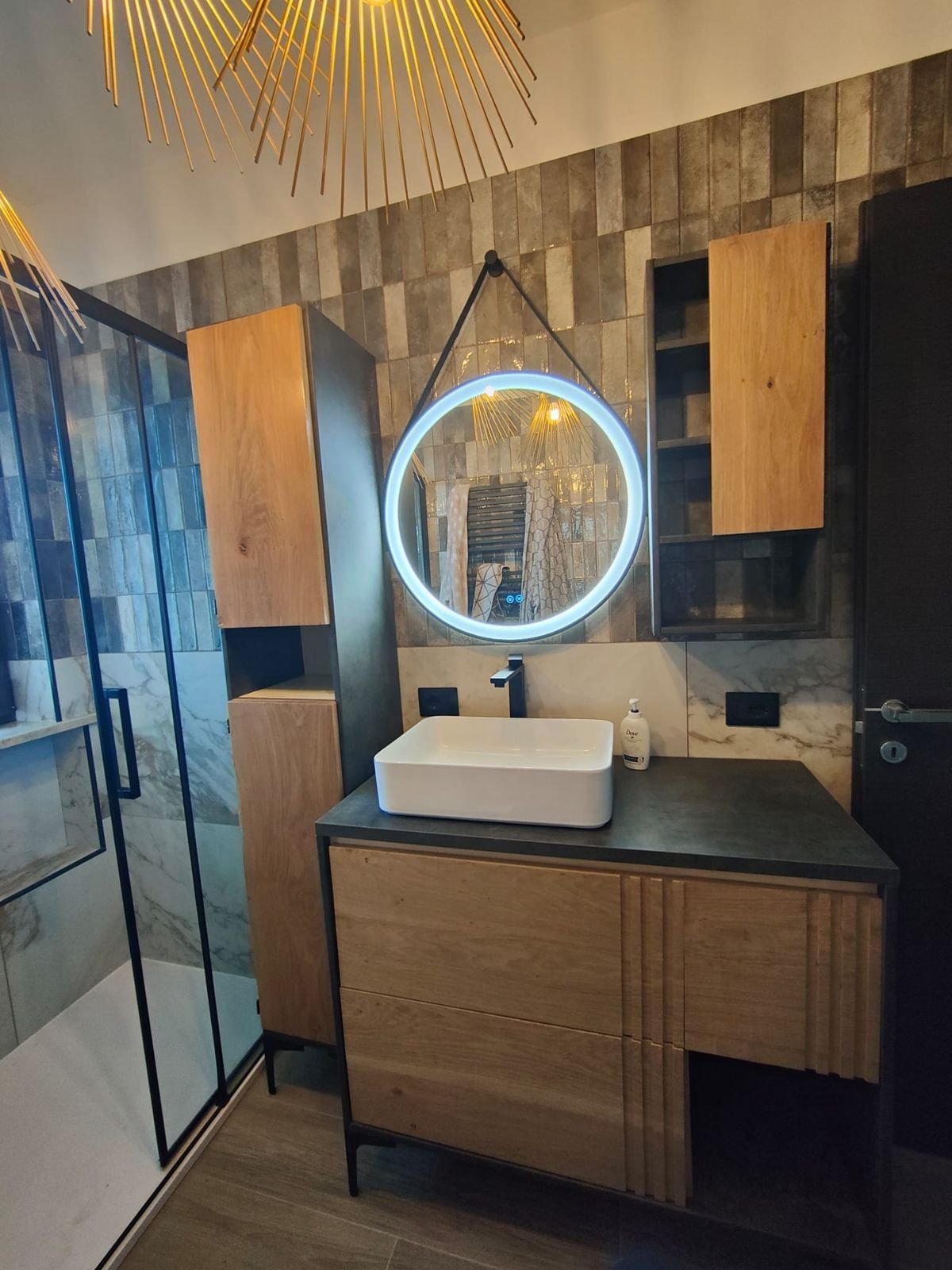 Il mobile del bagno di Marco, finito e installato