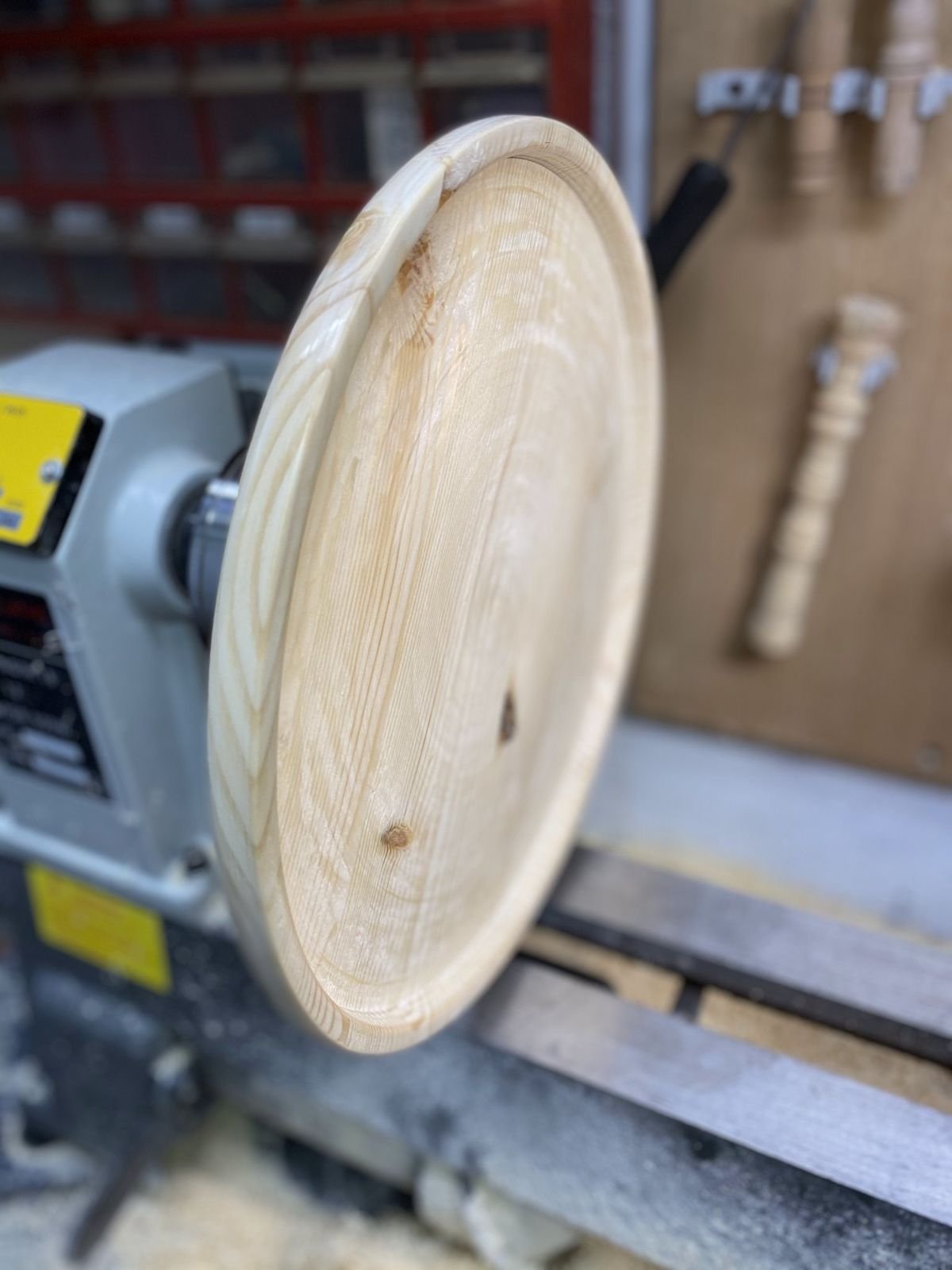 Piatto in legno al tornio